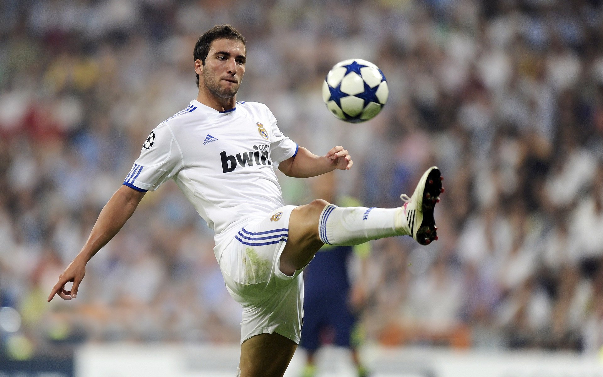 加纳乔双助攻闪耀全场，加纳球员